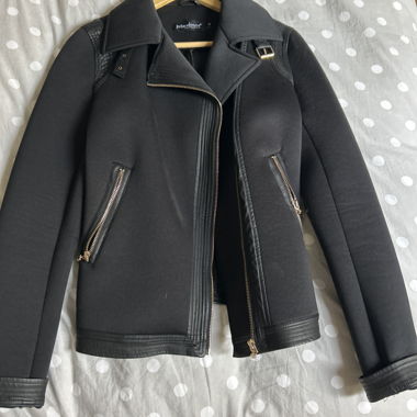 Trendy Black Jacket with Zipper Details