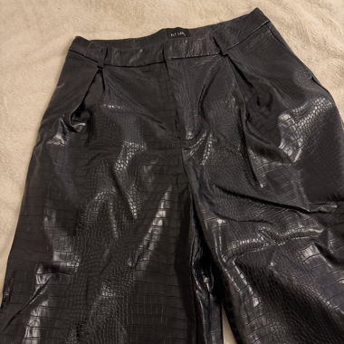 Pantalon croco noir large cintré taille (pincé)