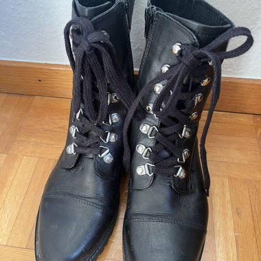 Bottes en cuir noir à lacets COX