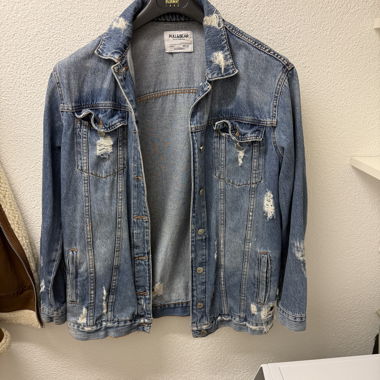 Jeansjacke mit Destroyed-Look