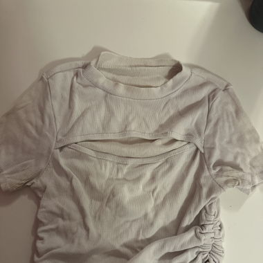 T-shirt, avec petite ouverture devant 
