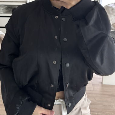 Schwarze ZARA Satin-Bomberjacke