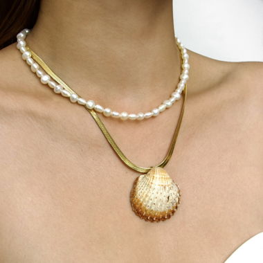 Shell necklace