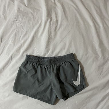 Short de sport Nike 