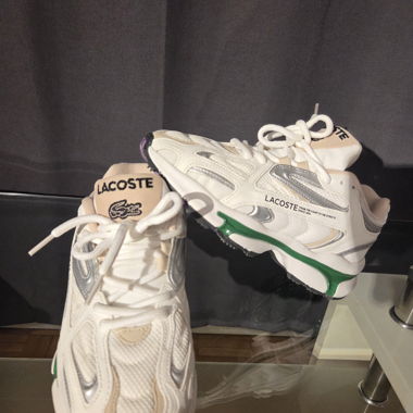 Weiße Lacoste Sneaker