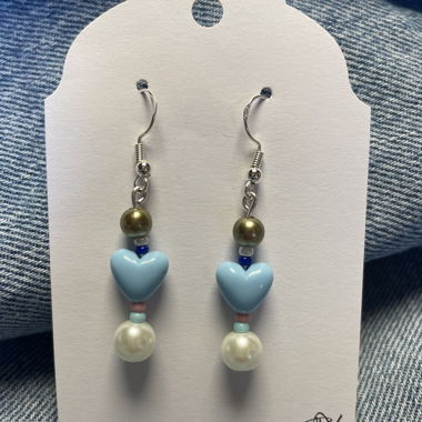 Orecchini a forma di cuore con perle, fatti a mano