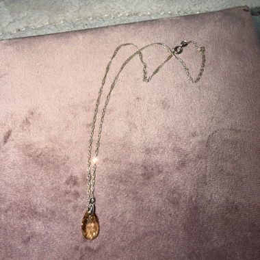 Collier mit Tropfenanhänger