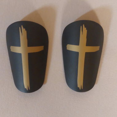 Protège-tibias avec motif de croix