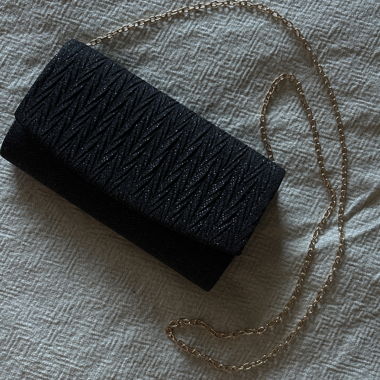 Clutch con glitter con catena