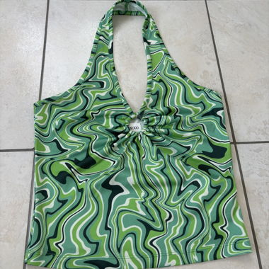 Grünes Neckholder-Top