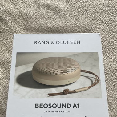 B ang & Olufsen Beosound A1 2.Gen Gold Neuverpackt
