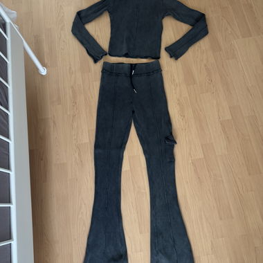 Maniere de Voir Two-Piece Set