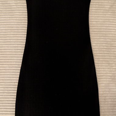 Schwarzes Kleid