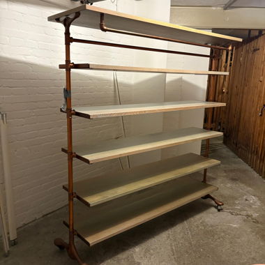 Étagère avec tablettes en bois