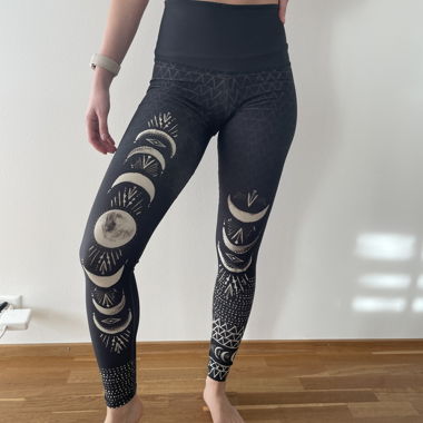 Onzie Flow  Leggings mit Mondphasen-Print