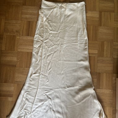 Cream-coloured satin skirt