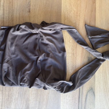 Top marrone con spalline da annodare