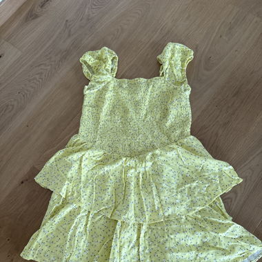 Gelbes Blumen Kleid