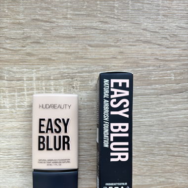 HUDA BEAUTY Easy Blur Airbrush Foundation