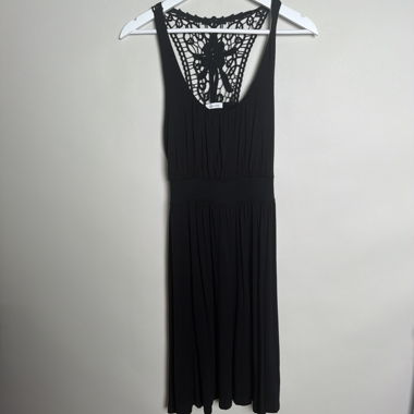 Abito con schiena in pizzo nero
