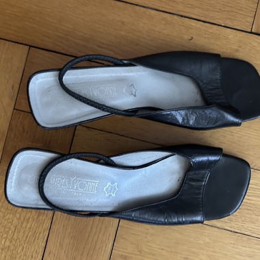 Sandales noires en simili cuir à talon