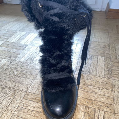 Bottines noires en fausse fourrure