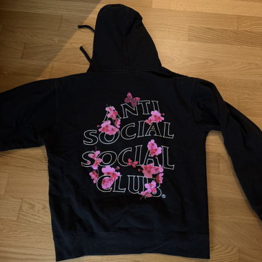 Schwarzer Hoodie
