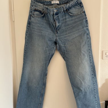 Pull& Bear hellblaue Straight-Leg-Jeans mit hoher Taille
