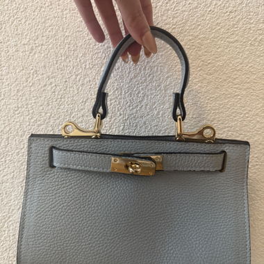 Piccola borsa in pelle azzurro chiaro