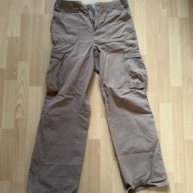 Pantaloni cargo beige Bershka