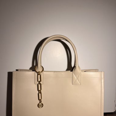 Sandro Cabas-Tasche aus zertifiziertem Leder