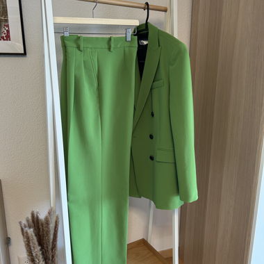 Gerade geschnittener Anzug