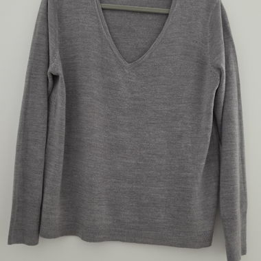 Grau melierter Primark-V-Ausschnitt-Pullover