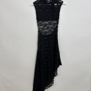 Schwarzes, asymmetrisches Spitzenkleid