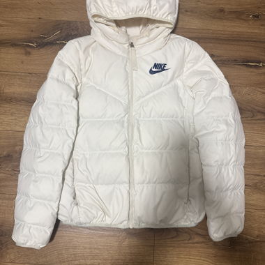 Giacca imbottita bianca Nike con cappuccio