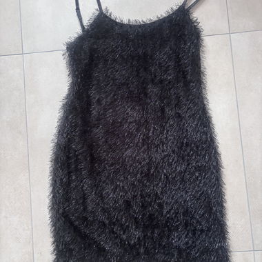 Abito nero con spalline