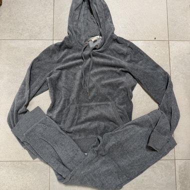 Set felpa grigia con pantaloni