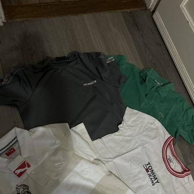 mehrere T-shirts alle original