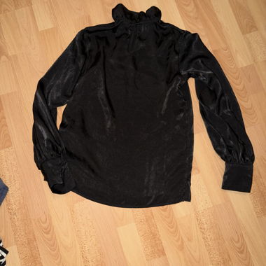 Blouse d’école à col montant en satin noir