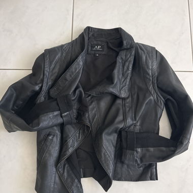 Giacca in pelle nera AP
