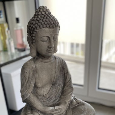 Buddha Statue mit Hocker