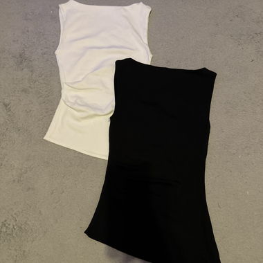 2x Tanktops Schwarz & Weiss