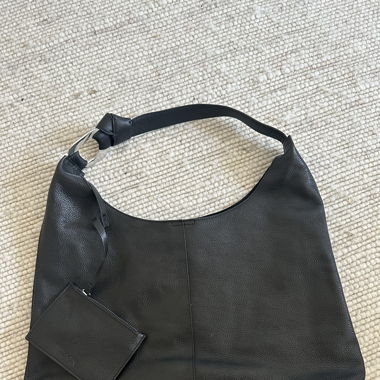 schwarze ledertasche