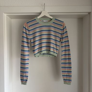 Pull court Zara à rayures multicolores