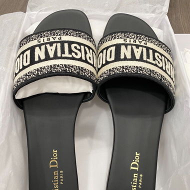Christian Dior Tongs en tissu noir et blanc 39