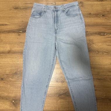 Levi’s Hellblaue High-Waist Mom Jeans