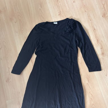 Schwarzes Kleid