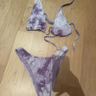Lila Tie-Dye Bikini-Set