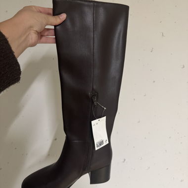 Braune Stiefel mit Blockabsatz