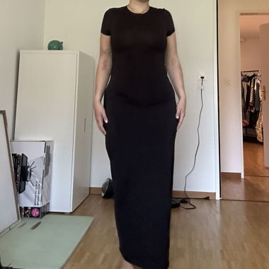 69 Abito nero bodycon
